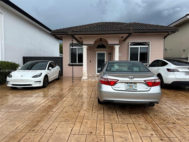 15318 SW 41st Terrace in Miami, FL - Building Photo - Building Photo
