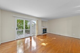 12081 Edgemere Cir in Reston, VA - Building Photo - Building Photo