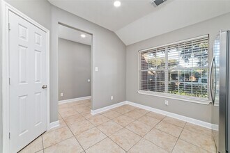 12266 Noco Dr in Tomball, TX - Foto de edificio - Building Photo