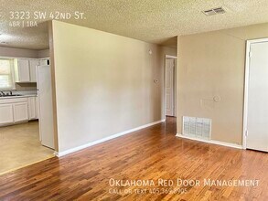 3323 SW 42nd St in Oklahoma City, OK - Building Photo - Building Photo