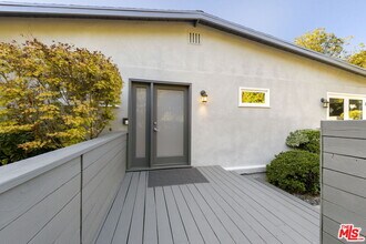 2601 Nichols Canyon Rd in Los Angeles, CA - Building Photo - Building Photo