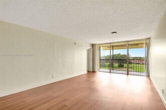 3671 Environ Blvd in Lauderhill, FL - Building Photo - Building Photo