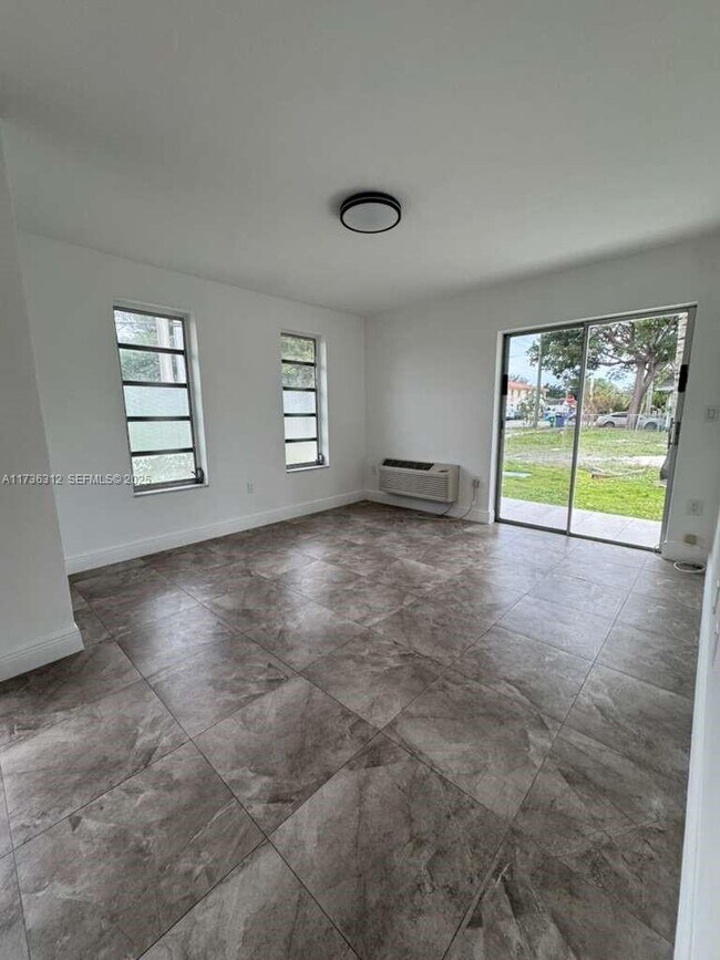 2460 SW 36th Ave in Miami, FL - Building Photo - Building Photo