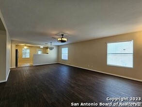 8006 Ferndale Oaks in San Antonio, TX - Foto de edificio - Building Photo