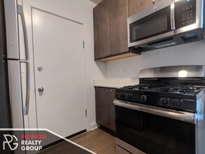 2649 N Spaulding Ave, Unit 2643-2E in Chicago, IL - Building Photo - Building Photo