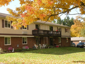 Berkshire Hills Apartments in Burton, OH - Foto de edificio - Building Photo