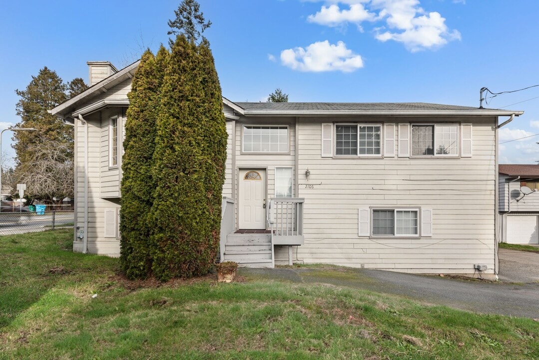 2106 N 155th St in Shoreline, WA - Building Photo