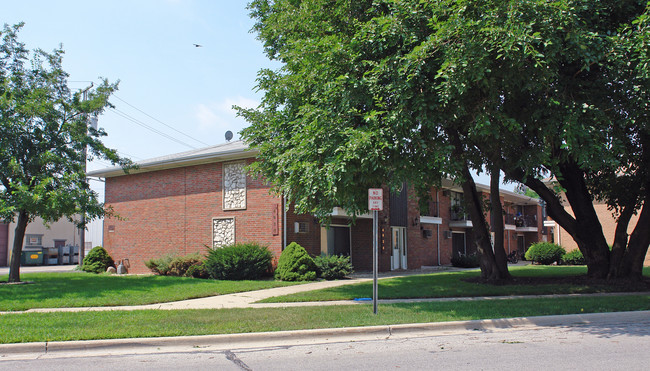 4616-4620 Maple Ave in Brookfield, IL - Foto de edificio - Building Photo