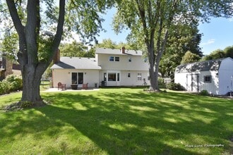 9 S Northampton Dr in Geneva, IL - Building Photo - Building Photo