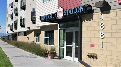 University Station Senior in Denver, CO - Foto de edificio - Building Photo