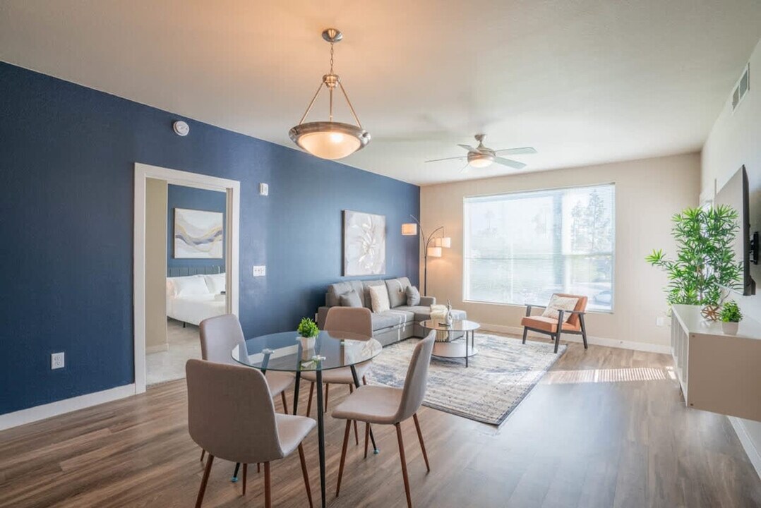 1890 S Country Club Way in Tempe, AZ - Building Photo