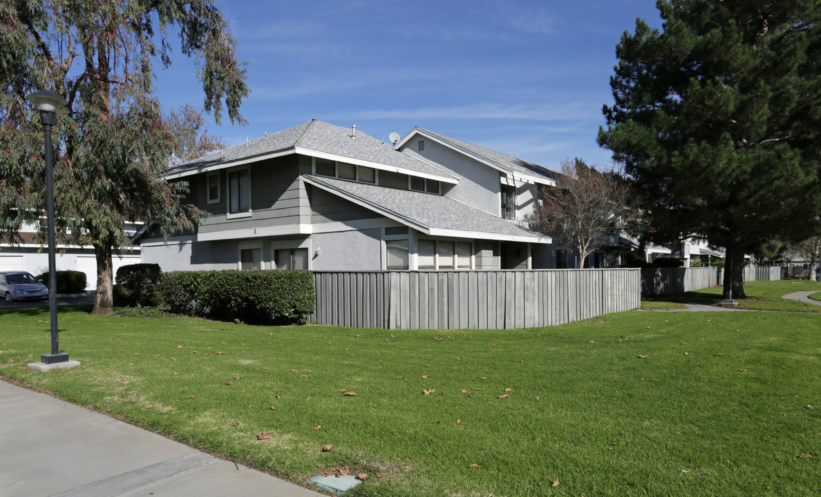 1380 W 48th St in San Bernardino, CA - Foto de edificio