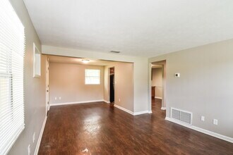 5816 Sonora Dr W in Jacksonville, FL - Building Photo - Building Photo