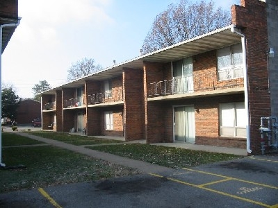Malibu & Thunderbird Apartments in Louisville, KY - Building Photo - Building Photo