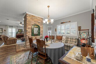 9418 Wandsworth Dr in Spring, TX - Foto de edificio - Building Photo