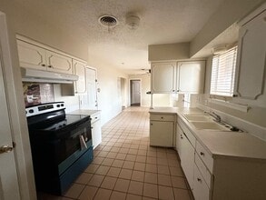 4811 W Illinois Ave in Midland, TX - Building Photo - Building Photo