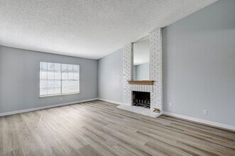 6272 W Elmira Dr in Las Vegas, NV - Building Photo - Building Photo
