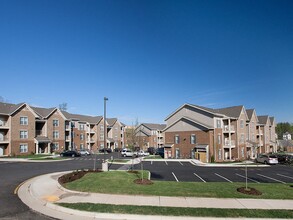 Brook Creek Crossings in Midlothian, VA - Foto de edificio - Building Photo