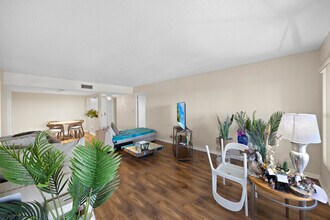 10777 W Sample Rd in Coral Springs, FL - Building Photo - Building Photo