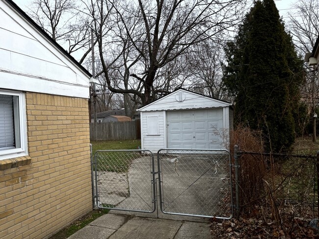 27640 Barrington St in Madison Heights, MI - Foto de edificio - Building Photo