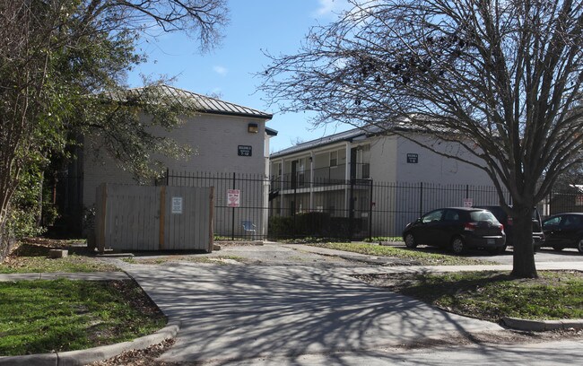 Heights Colony in Houston, TX - Foto de edificio - Building Photo