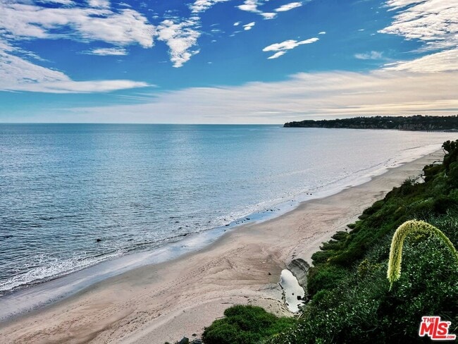 27500 Pacific Coast Hwy in Malibu, CA - Building Photo - Building Photo