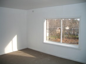 36 York Ave in Monticello, NY - Foto de edificio - Building Photo