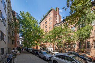 151 W 74th St in New York, NY - Building Photo