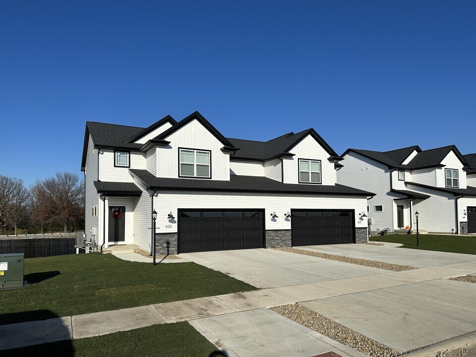 622 Rapp Dr in Mahomet, IL - Building Photo