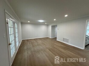 31 Van Pelt Ct in East Brunswick, NJ - Building Photo - Building Photo