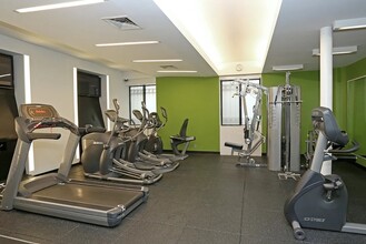 410 W 53rd St in New York, NY - Building Photo - Building Photo