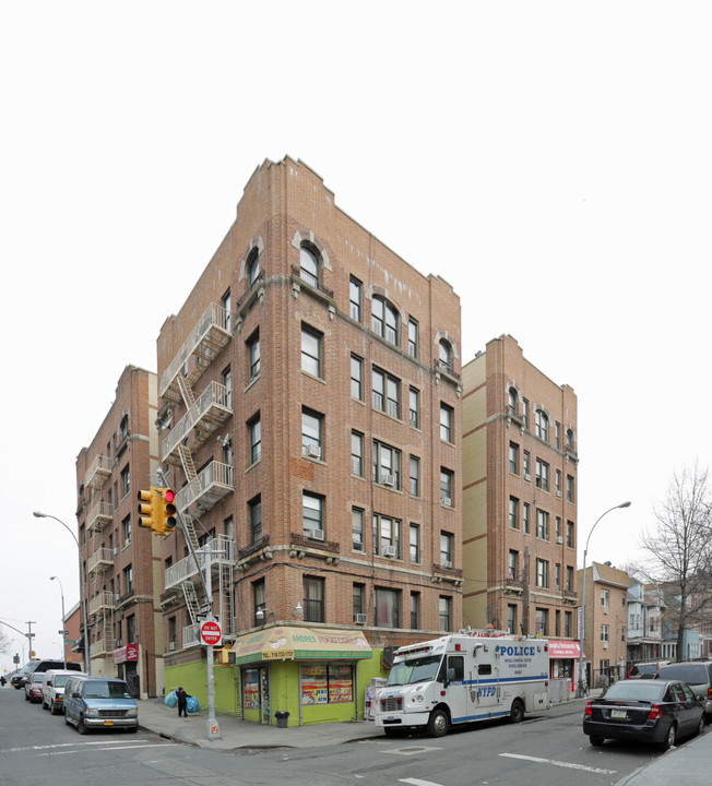 237 E 194th St in Bronx, NY - Building Photo