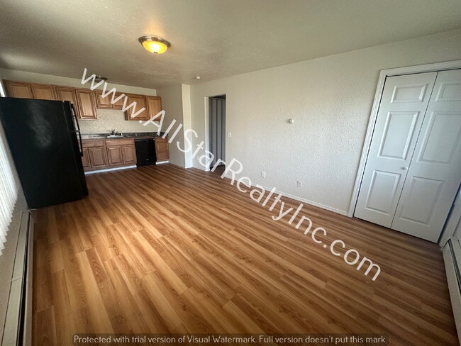 1549 Karluk St in Anchorage, AK - Foto de edificio - Building Photo