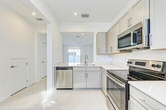 6354 Fairmont Ln in Palmetto, FL - Foto de edificio - Building Photo