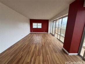 2085 Ala Wai Blvd in Honolulu, HI - Building Photo - Building Photo