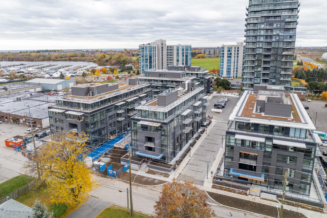 The Landing in Whitby, ON - Building Photo