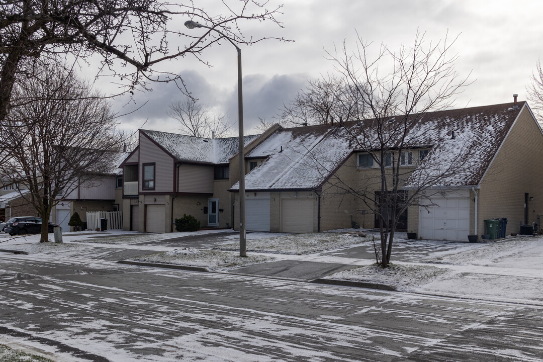 35 Buckhurst Cres in Toronto, ON - Building Photo