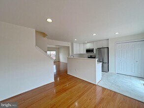 21816 Ryan Park Terrace in Ashburn, VA - Building Photo - Building Photo