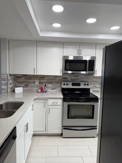 property at 4620 Bay Blvd