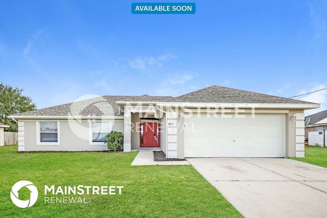 404 Willowbrook Dr in Lehigh Acres, FL - Building Photo