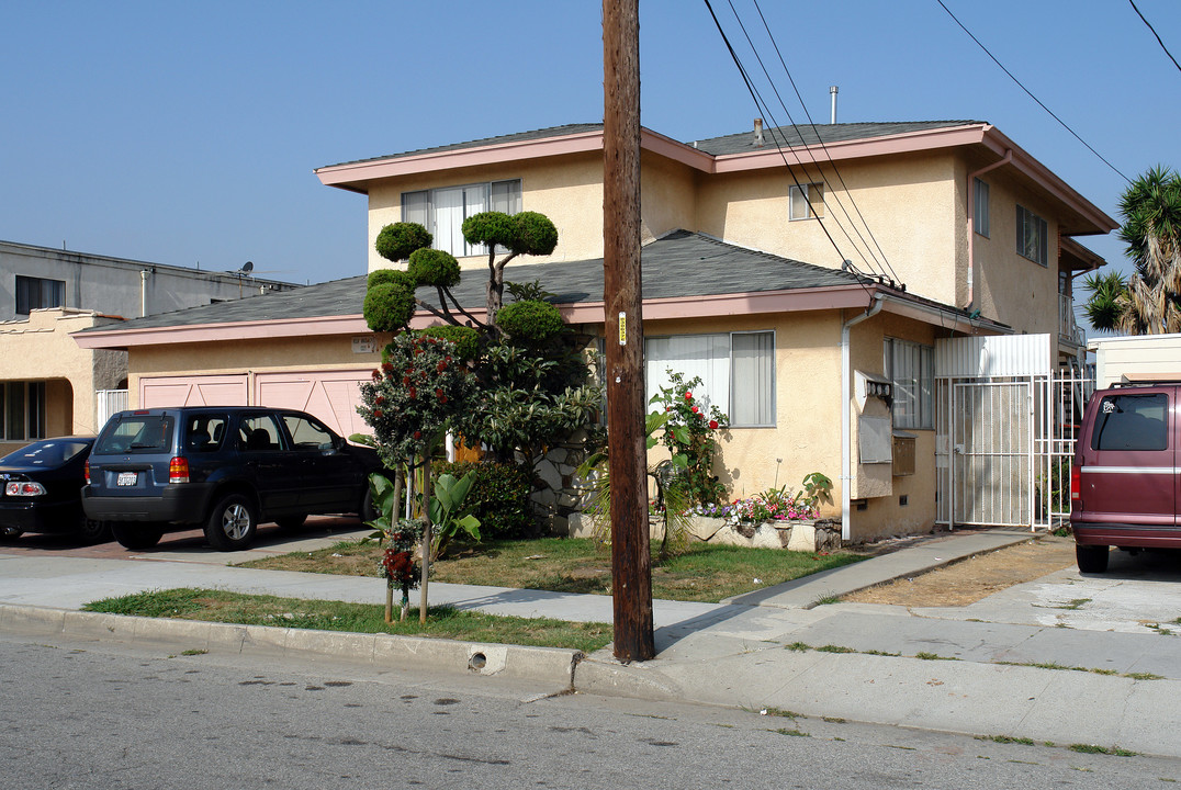 12221 York Ave in Hawthorne, CA - Building Photo