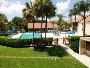 5494 Courtyard Dr in Margate, FL - Building Photo - Building Photo