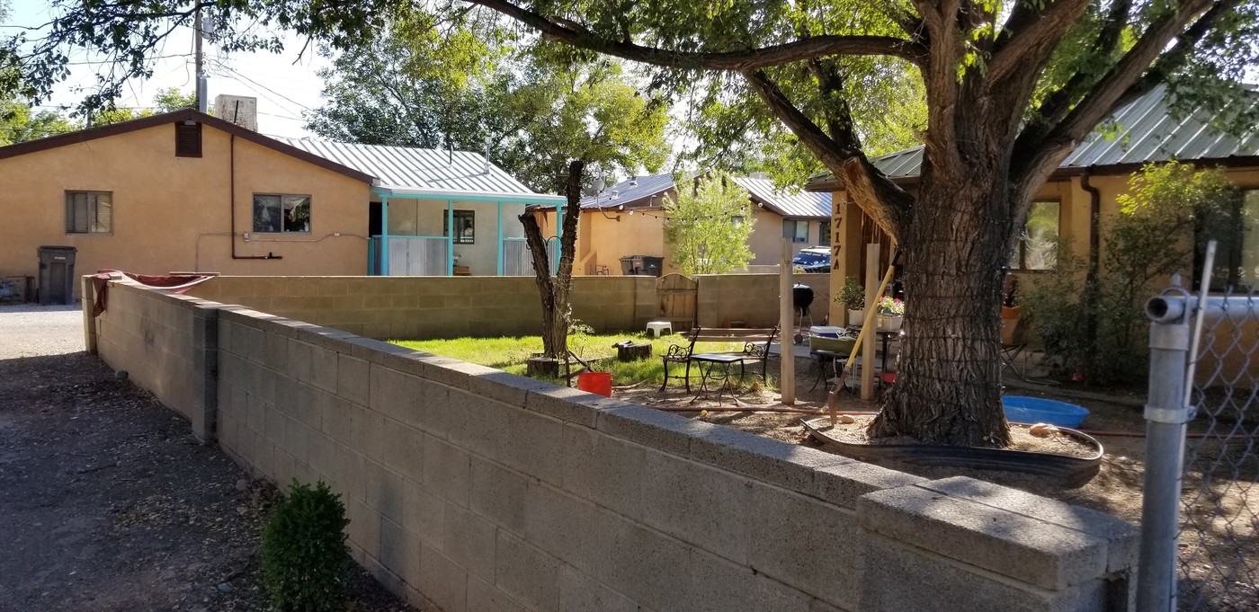 1713 Gabaldon Rd NW in Albuquerque, NM - Building Photo