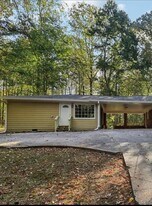 231 Brock Dr, Unit In-Law Apartment in Dallas, GA - Building Photo