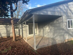 3358 Richard Ave in Eugene, OR - Building Photo - Building Photo