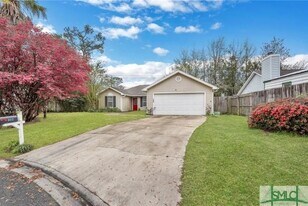 102 Adams Ct in Brunswick, GA - Building Photo