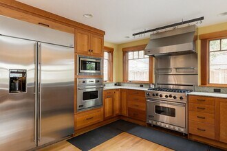 393 Maclane St in Palo Alto, CA - Building Photo - Building Photo