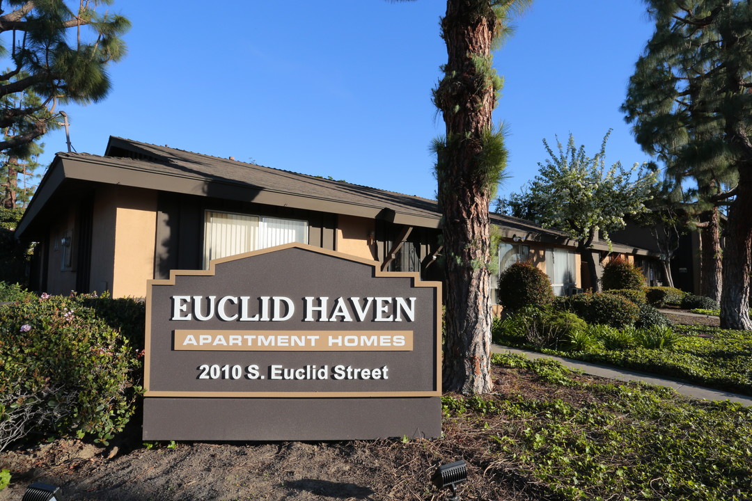 Euclid Haven Apartments in Anaheim, CA - Building Photo