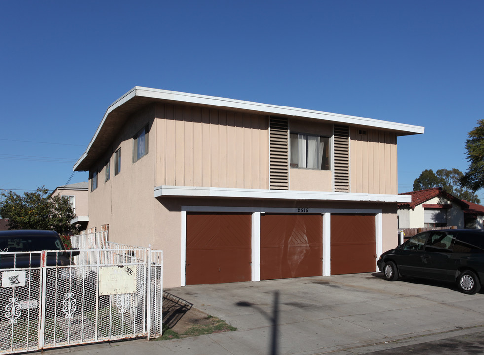 2517 Hope St in Huntington Park, CA - Building Photo