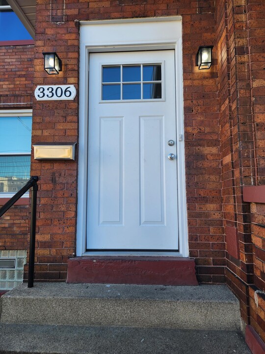 3306 Burnet Ave in Cincinnati, OH - Foto de edificio
